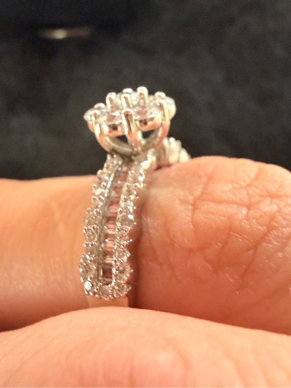 925 Silver Floral Crystal
Cluster Ring - White Sz7 - Picture 16 of 17